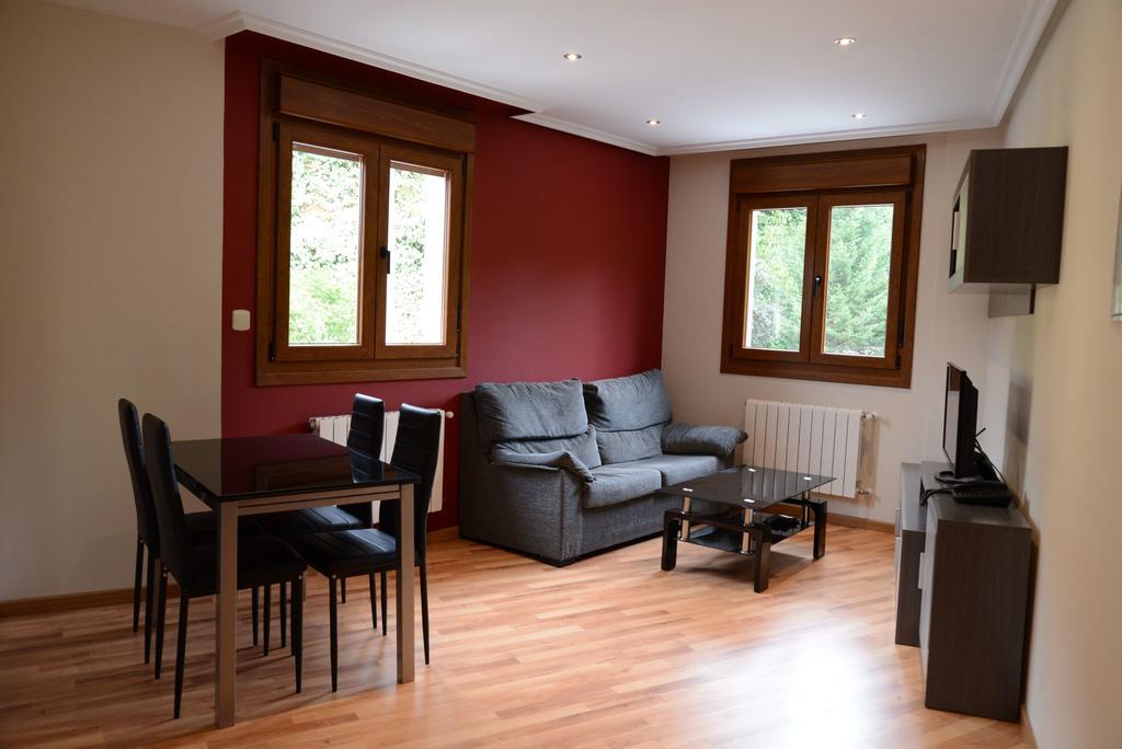 Apartamentos El Rincon De Limes Cangas De Narcea Værelse billede